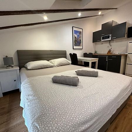 Apartment In The Heart Of Pula Zewnętrze zdjęcie